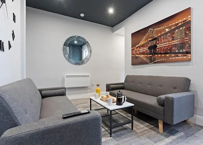 Bella\'S House 12Mins Bus To Motor Point Arena Free Street Parking