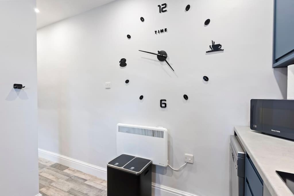 Bella's House 12mins Bus To Motor Point Arena Free Street Parking Holiday home