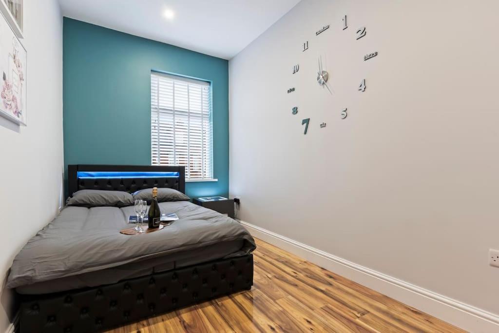Holiday home Bella's House 12mins Bus To Motor Point Arena Free Street Parking *