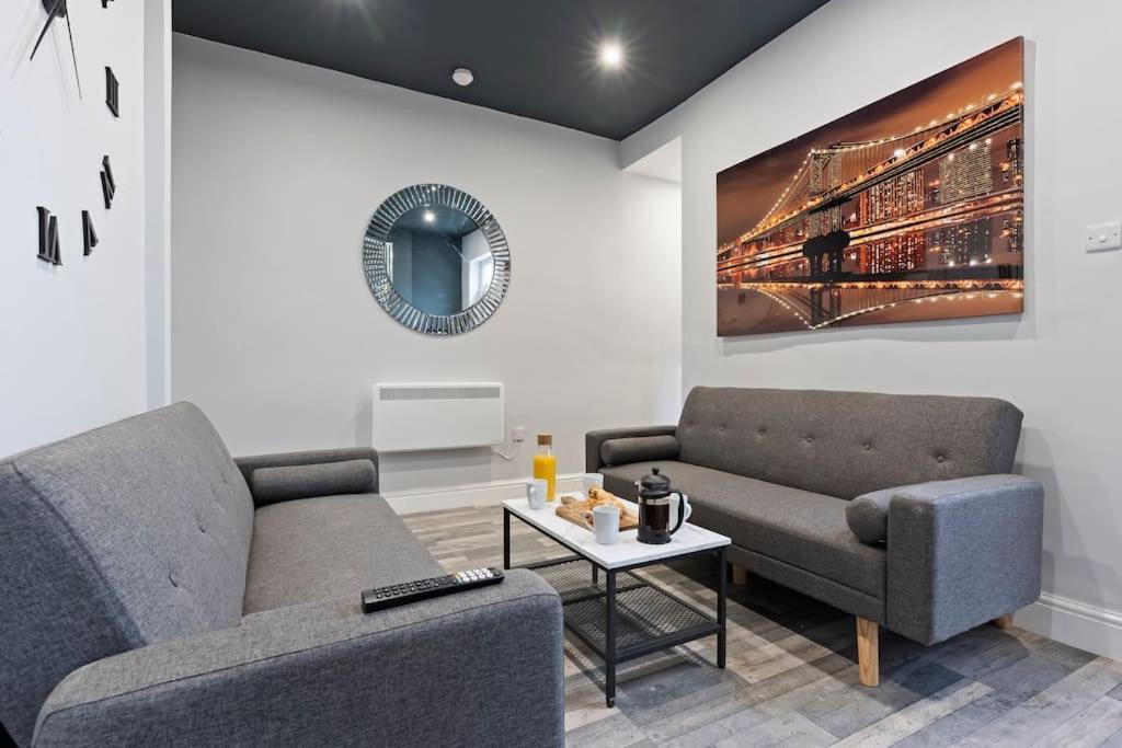 Bella's House 12mins Bus To Motor Point Arena Free Street Parking Holiday home Nottingham