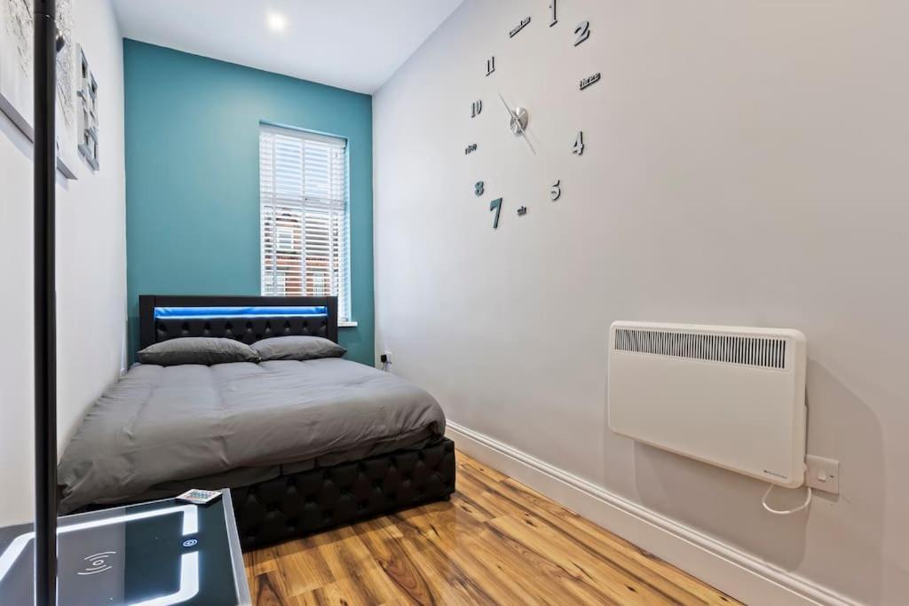 Holiday home Bella's House 12mins Bus To Motor Point Arena Free Street Parking *