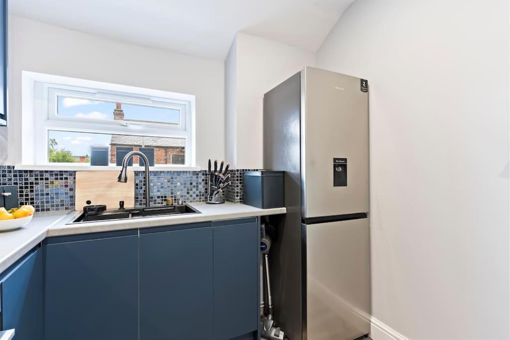 Bella's House 12mins Bus To Motor Point Arena Free Street Parking Holiday home *