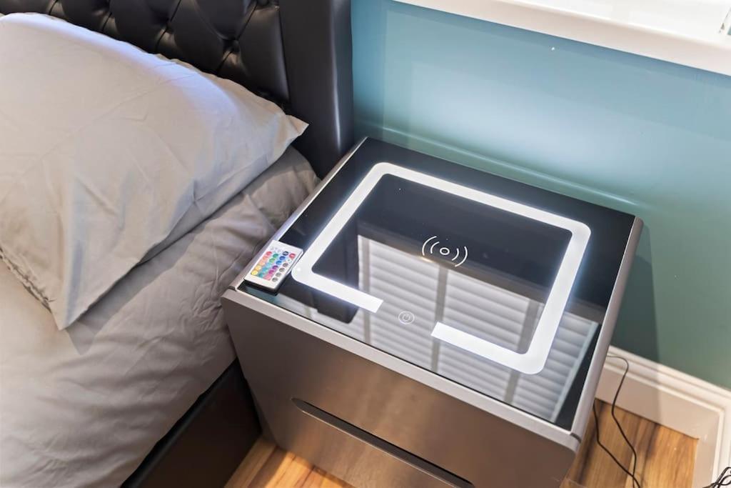 Bella's House 12mins Bus To Motor Point Arena Free Street Parking Holiday home *